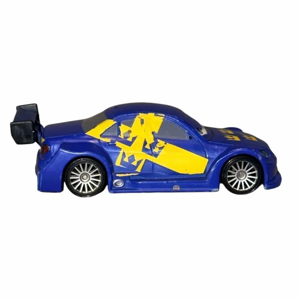 Disney Store Cars 2 Flash Nilsson 1:43 Diecast Chase Car Sweden World Grand Prix